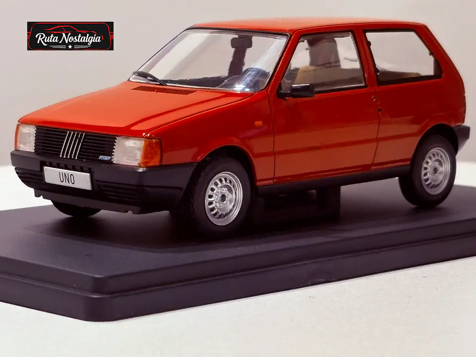 Fiat Uno 45 1983 WhiteBox 1:24 Rojo | Car of Year 1984 3