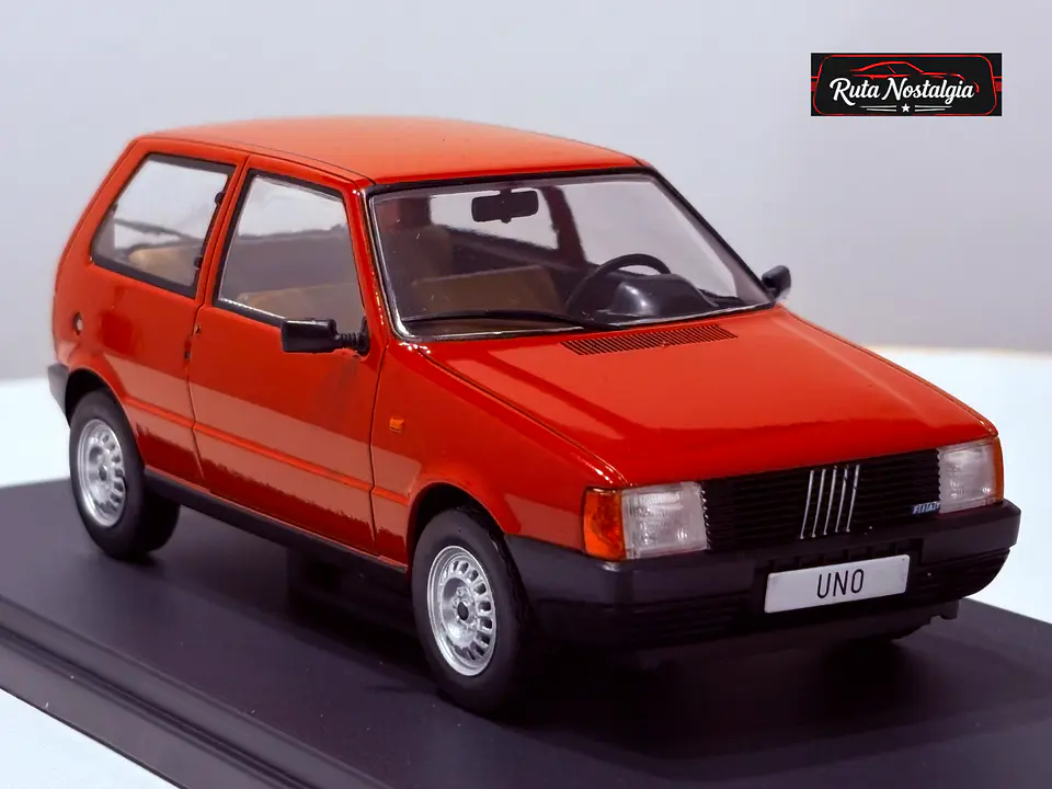 Fiat Uno 45 1983 WhiteBox 1:24 Rojo | Car of Year 1984 8