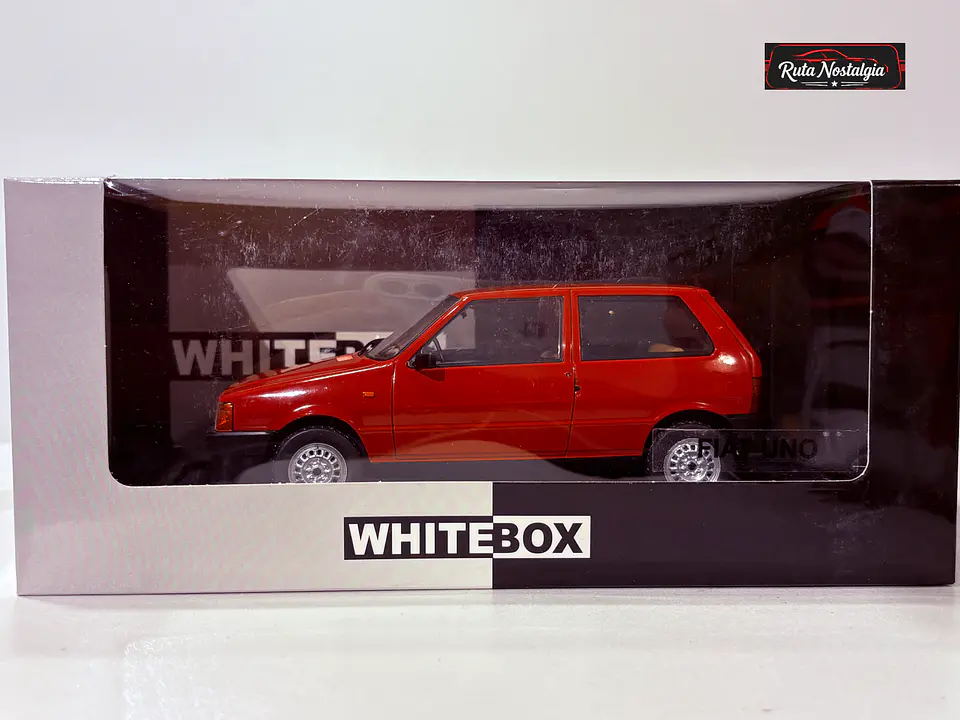 Fiat Uno 45 1983 WhiteBox 1:24 Rojo | Car of Year 1984 9