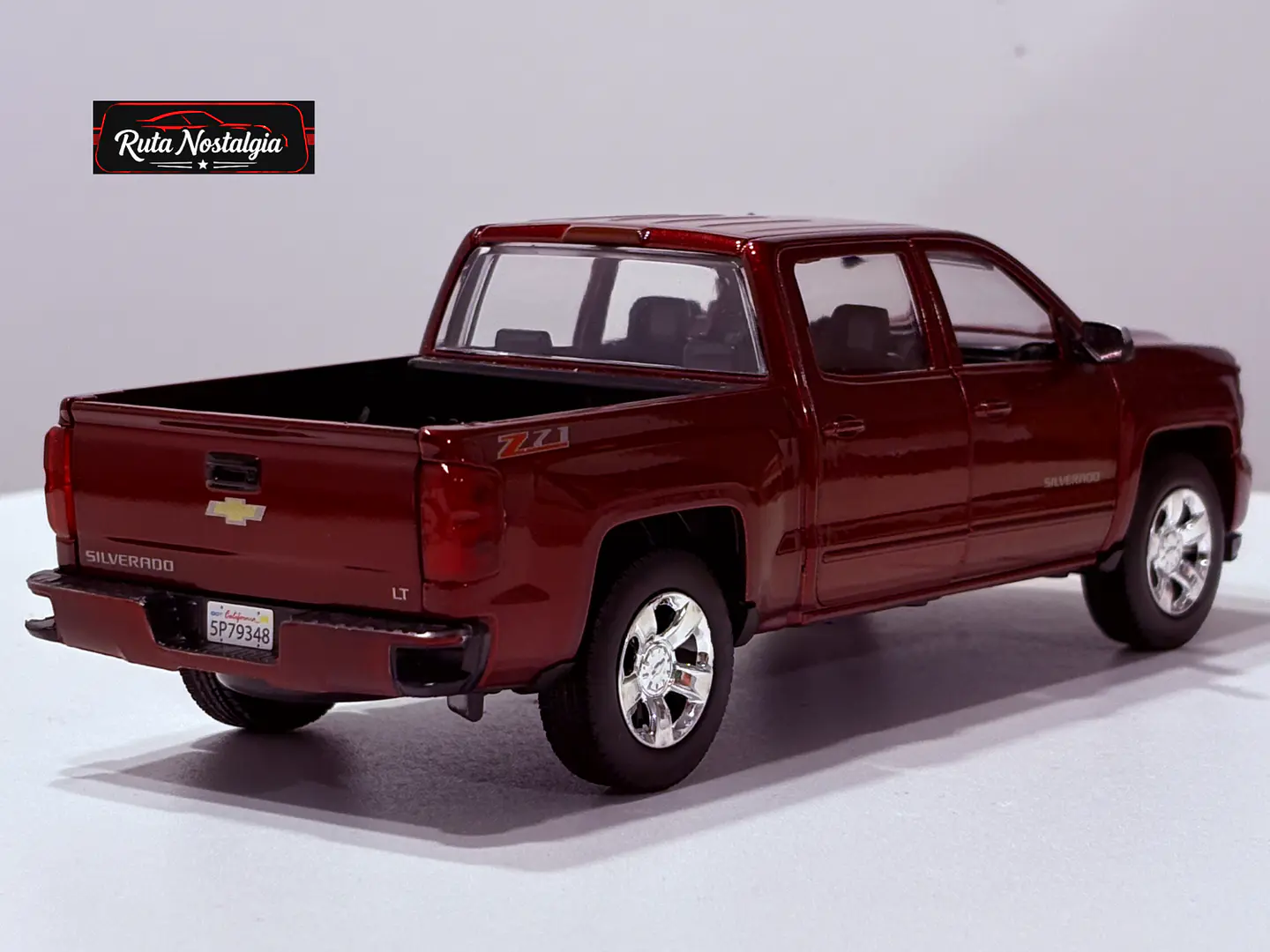 Camioneta Chevrolet Silverado 1500 LT Z71 4x4 2017 | Motormax 1:24 7