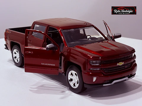 Camioneta Chevrolet Silverado 1500 LT Z71 | Motormax 1:24