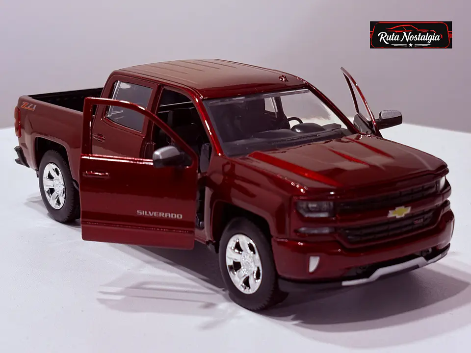 Camioneta Chevrolet Silverado 1500 LT Z71 4x4 2017 | Motormax 1:24 2