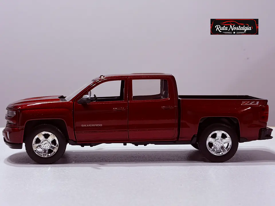 Camioneta Chevrolet Silverado 1500 LT Z71 4x4 2017 | Motormax 1:24 5