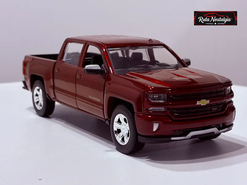 Camioneta Chevrolet Silverado 1500 LT Z71 4x4 2017 | Motormax 1:24 9