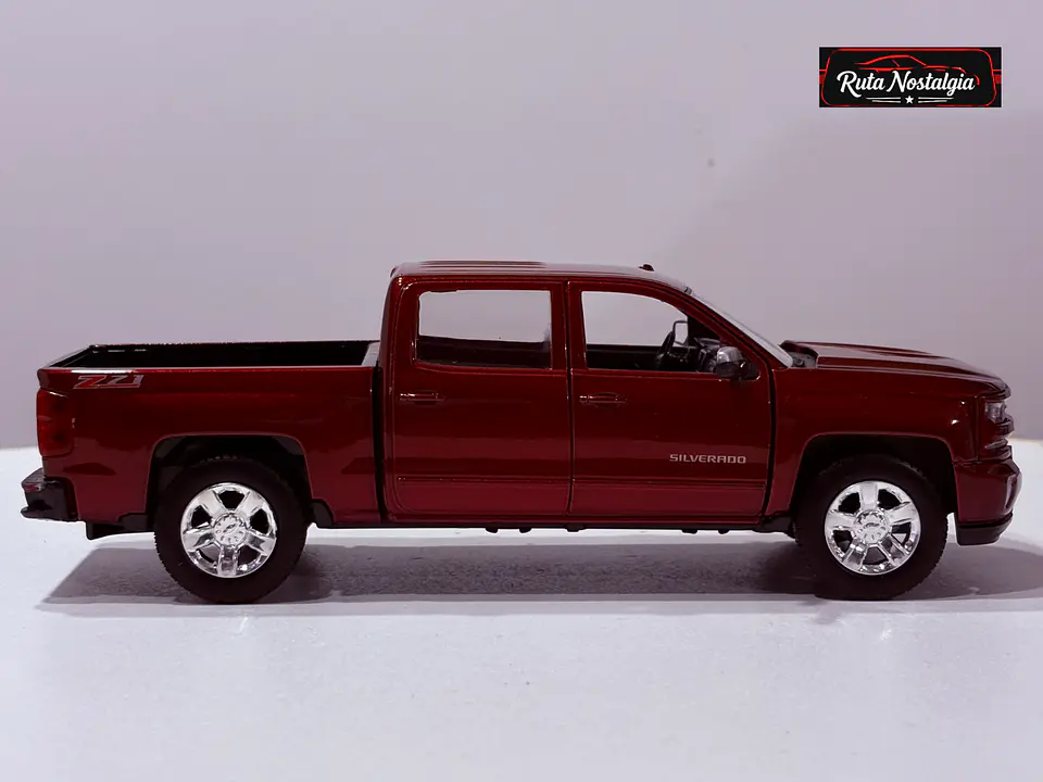 Camioneta Chevrolet Silverado 1500 LT Z71 4x4 2017 | Motormax 1:24 8