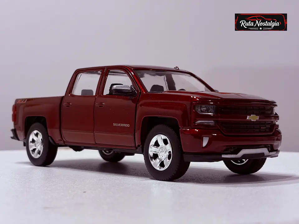 Camioneta Chevrolet Silverado 1500 LT Z71 4x4 2017 | Motormax 1:24 1