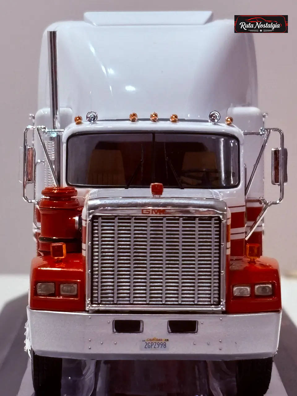 Camión GMC General SBFA 1988 | IXO Escala 1:43 2