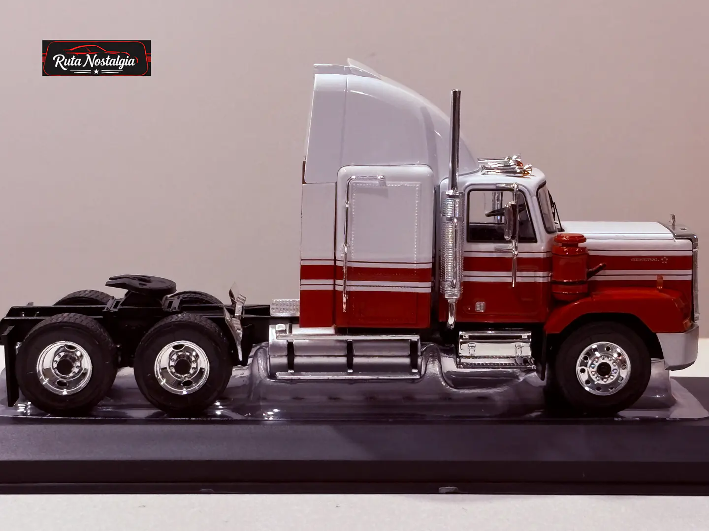 Camión GMC General SBFA 1988 | IXO Escala 1:43 8