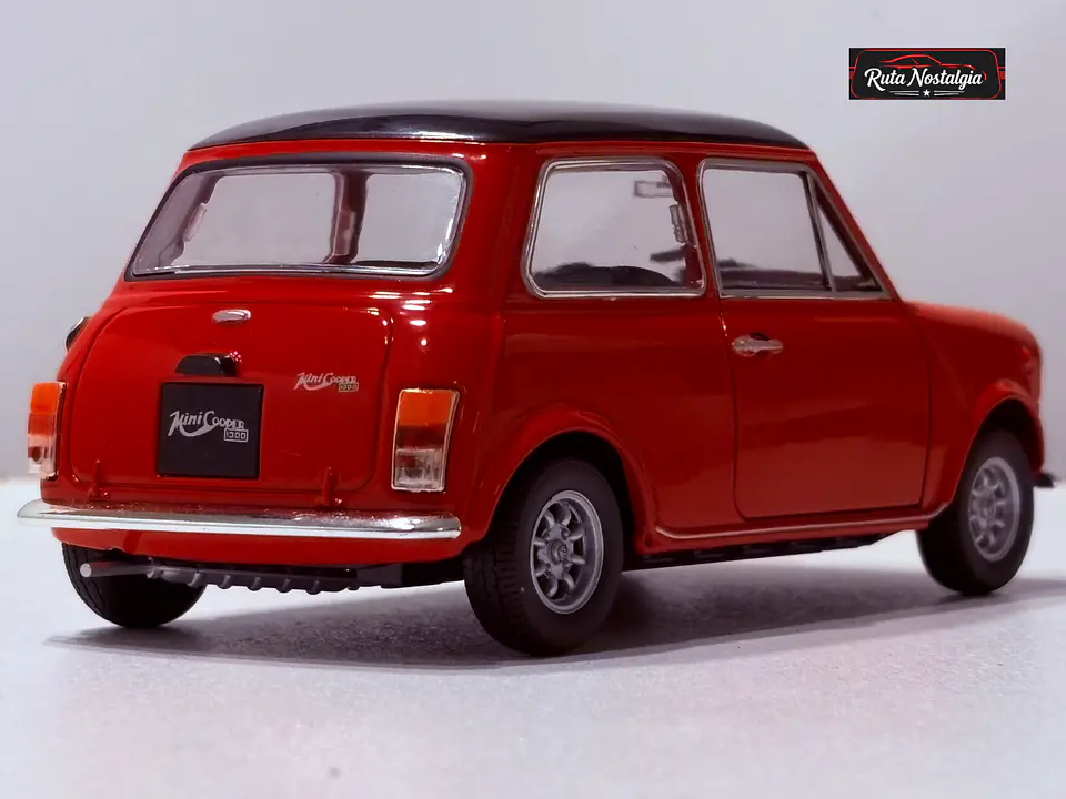 Mini Cooper 1300 1974 Welly 1:24  | Ícono británico en Chile 9