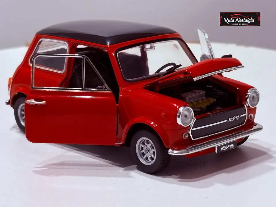 Mini Cooper 1300 1974 Welly 1:24  | Ícono británico en Chile 2