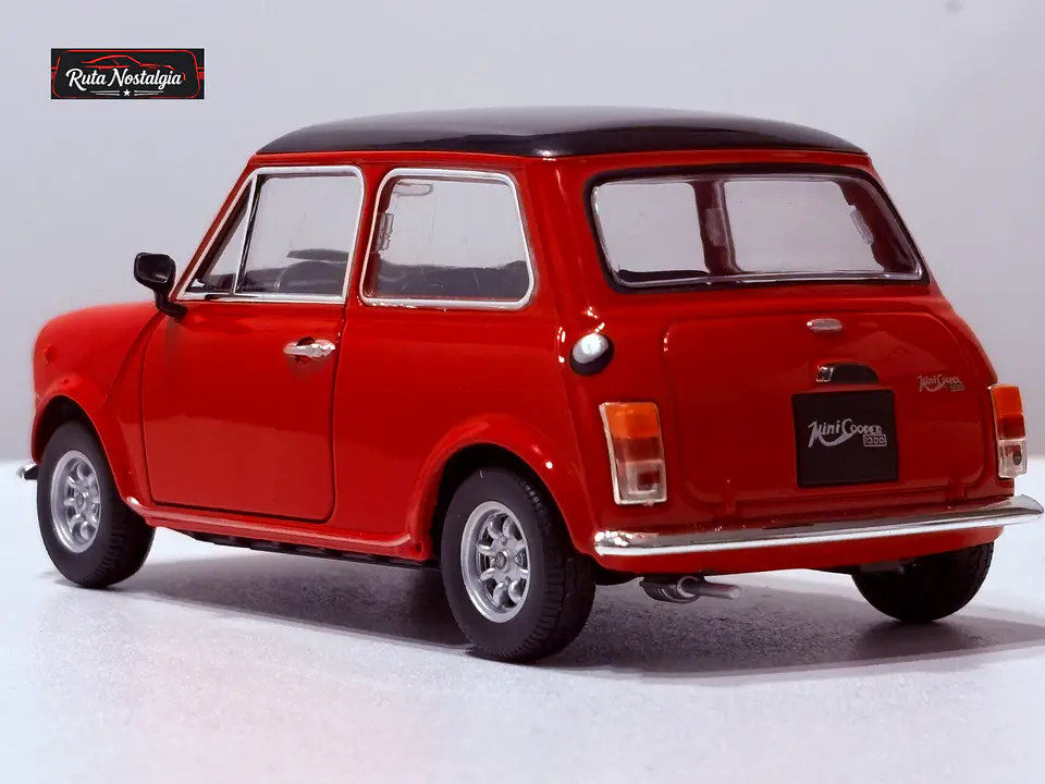 Mini Cooper 1300 1974 Welly 1:24  | Ícono británico en Chile 8