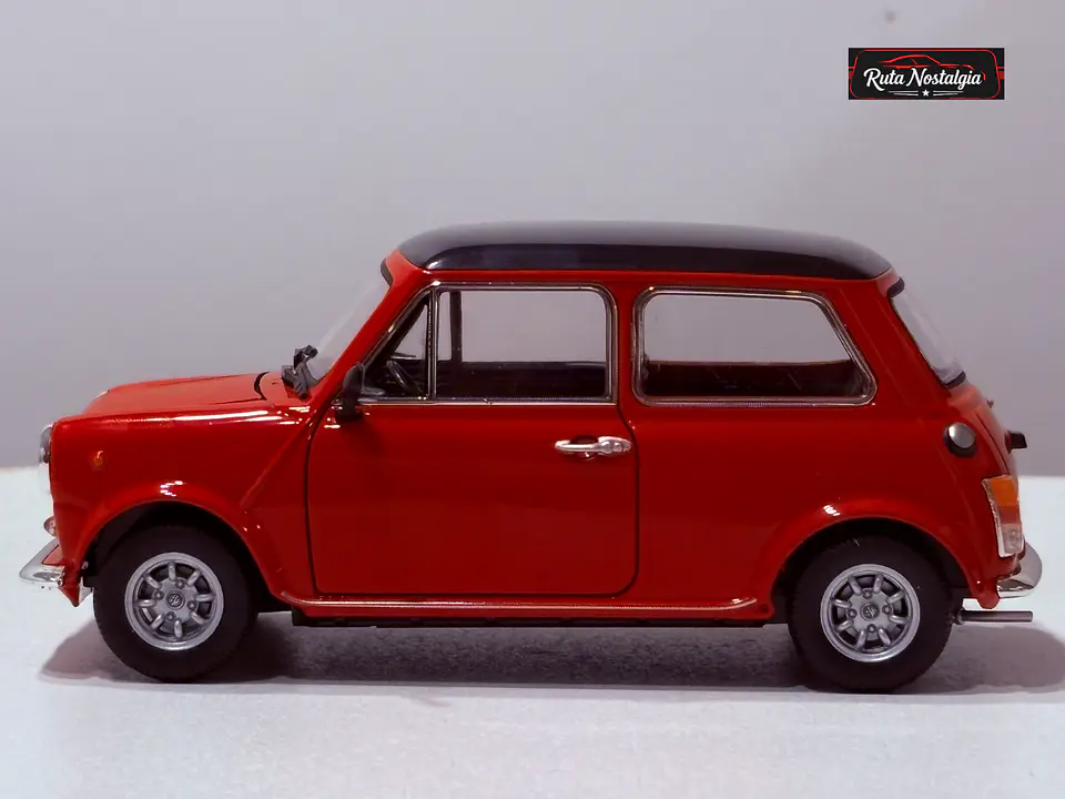 Mini Cooper 1300 1974 Welly 1:24  | Ícono británico en Chile 7