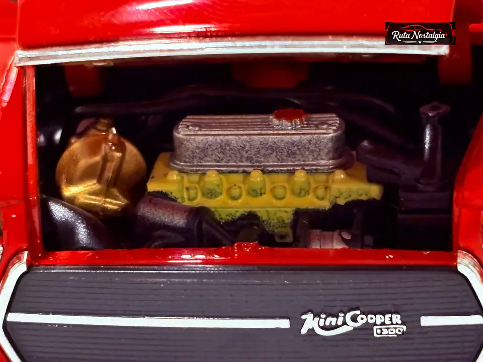 Mini Cooper 1300 1974 Welly 1:24  | Ícono británico en Chile 3