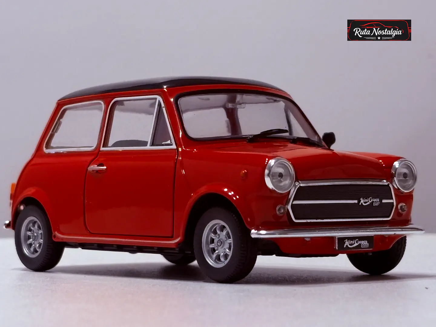 Mini Cooper 1300 1974 Welly 1:24  | Ícono británico en Chile 1