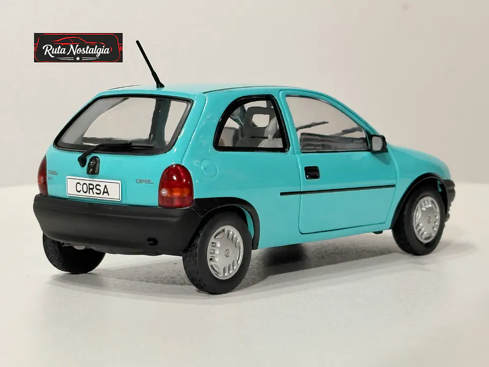 Opel Corsa B 1993 WhiteBox 1:24 | El auto de los 90's en Chile 7