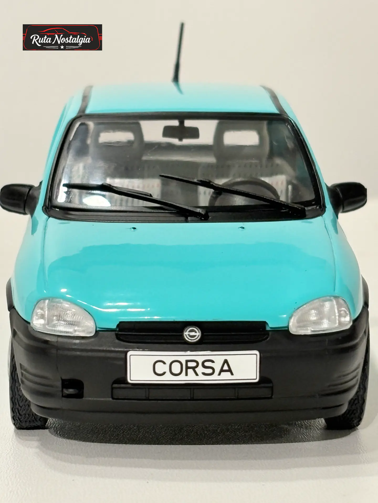 Opel Corsa B 1993 WhiteBox 1:24 | El auto de los 90's en Chile 3