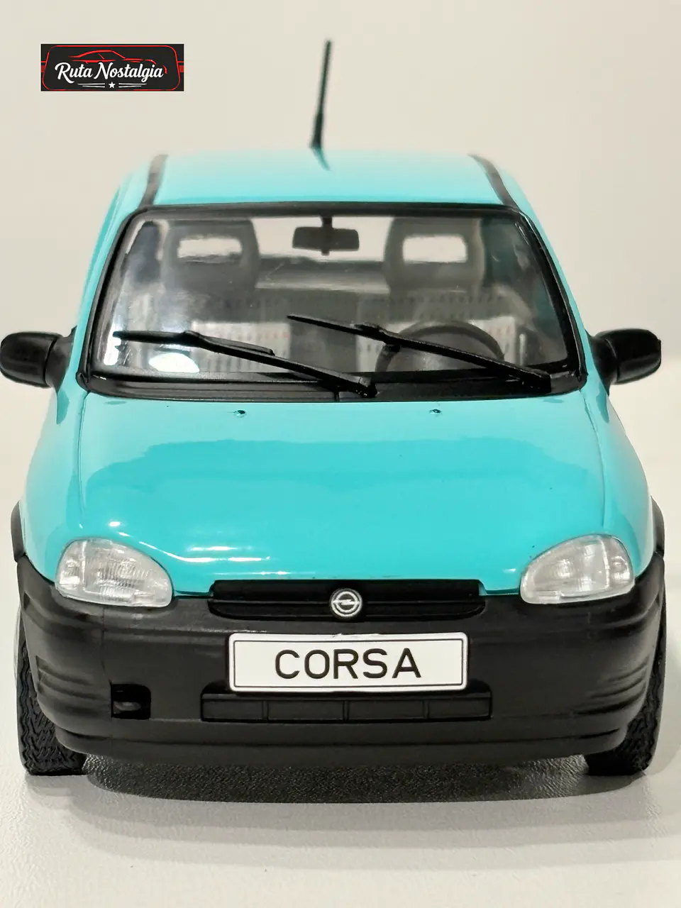 Opel Corsa B 1993 WhiteBox 1:24 | El auto de los 90's en Chile 3
