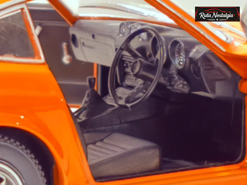Datsun 240Z 1969 WhiteBox 1:24 Naranja | Fairlady Z RHD 3