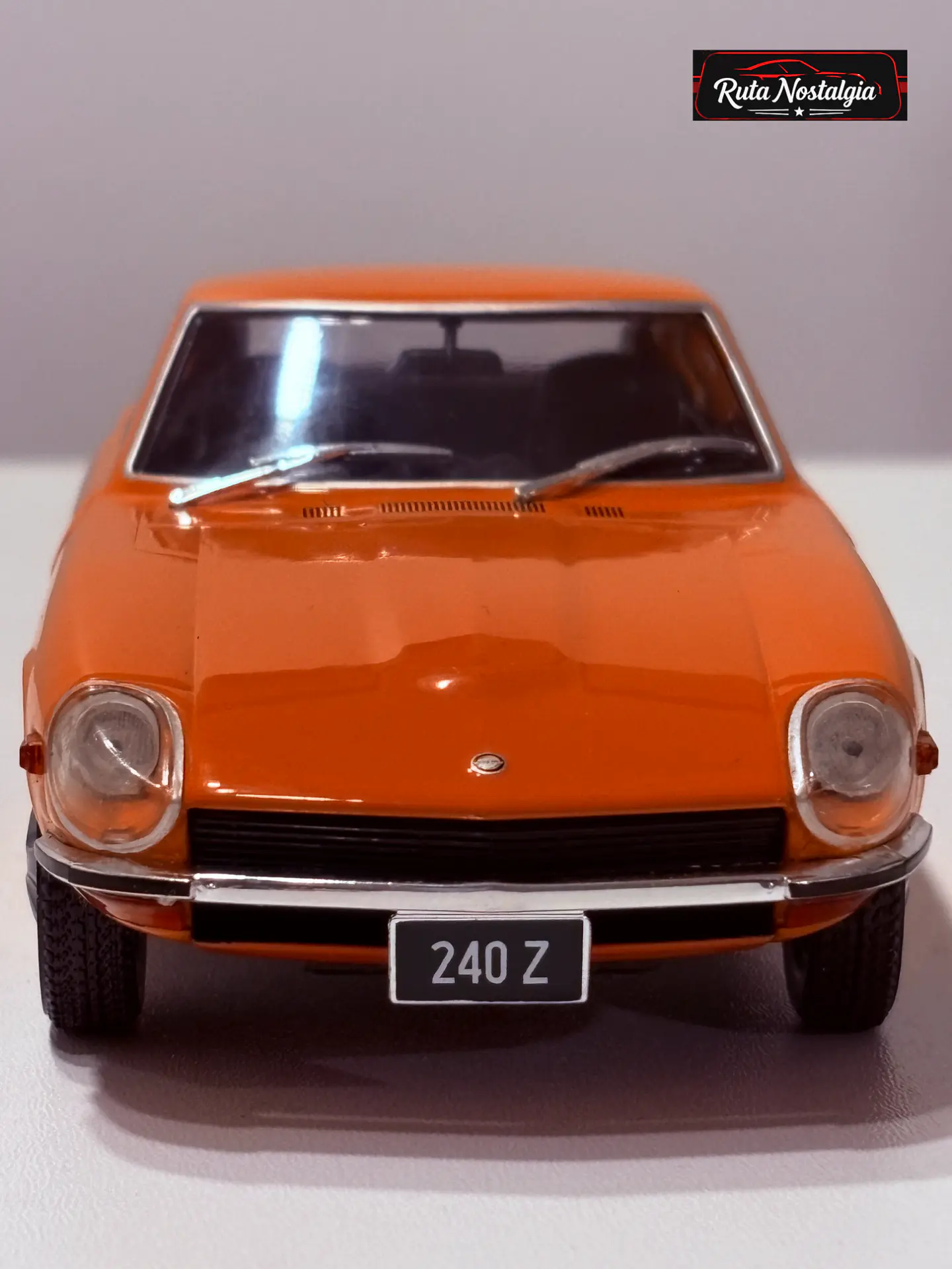 Datsun 240Z 1969 WhiteBox 1:24 Naranja | Fairlady Z RHD 4