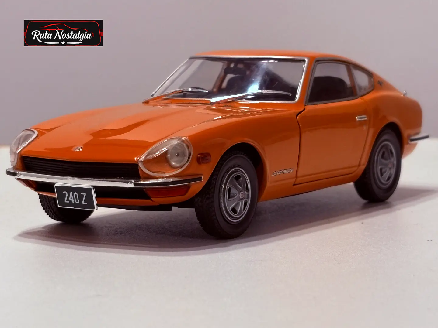 Datsun 240Z 1969 WhiteBox 1:24 Naranja | Fairlady Z RHD 5