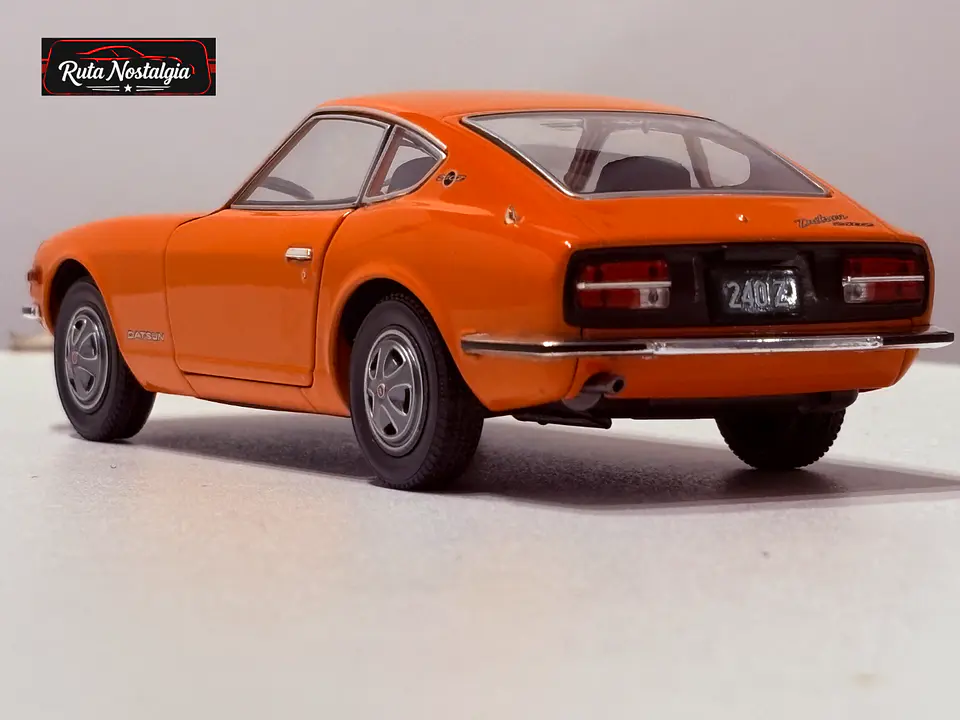 Datsun 240Z 1969 WhiteBox 1:24 Naranja | Fairlady Z RHD 7