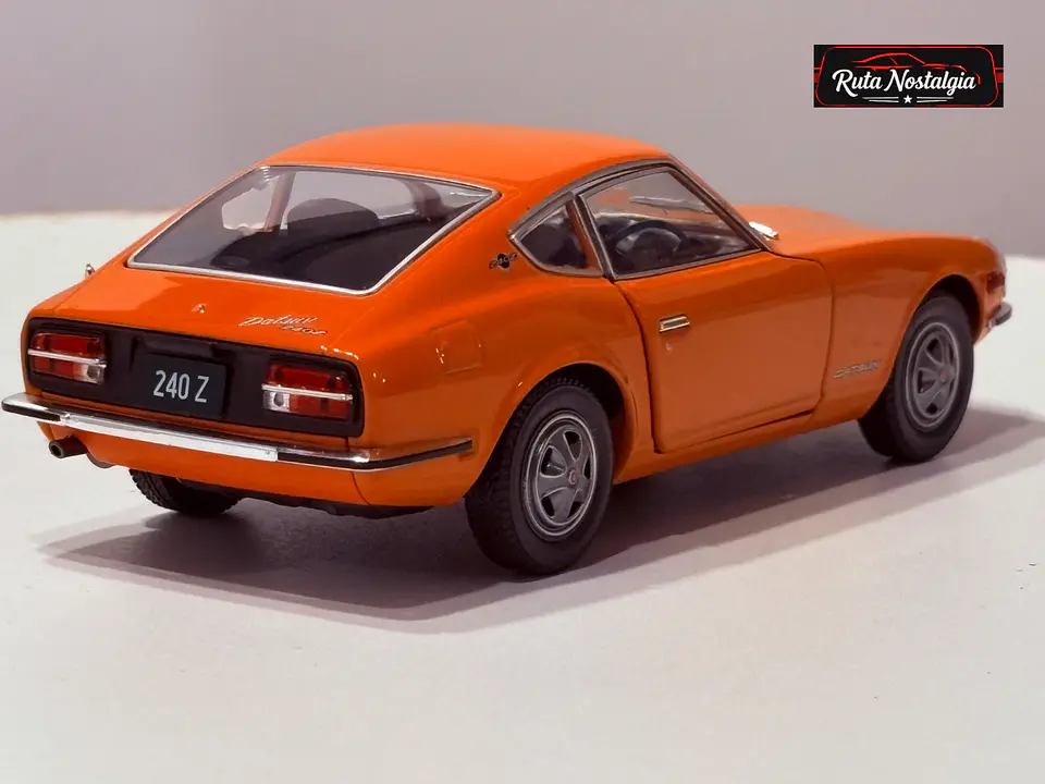 Datsun 240Z 1969 WhiteBox 1:24 Naranja | Fairlady Z RHD 8