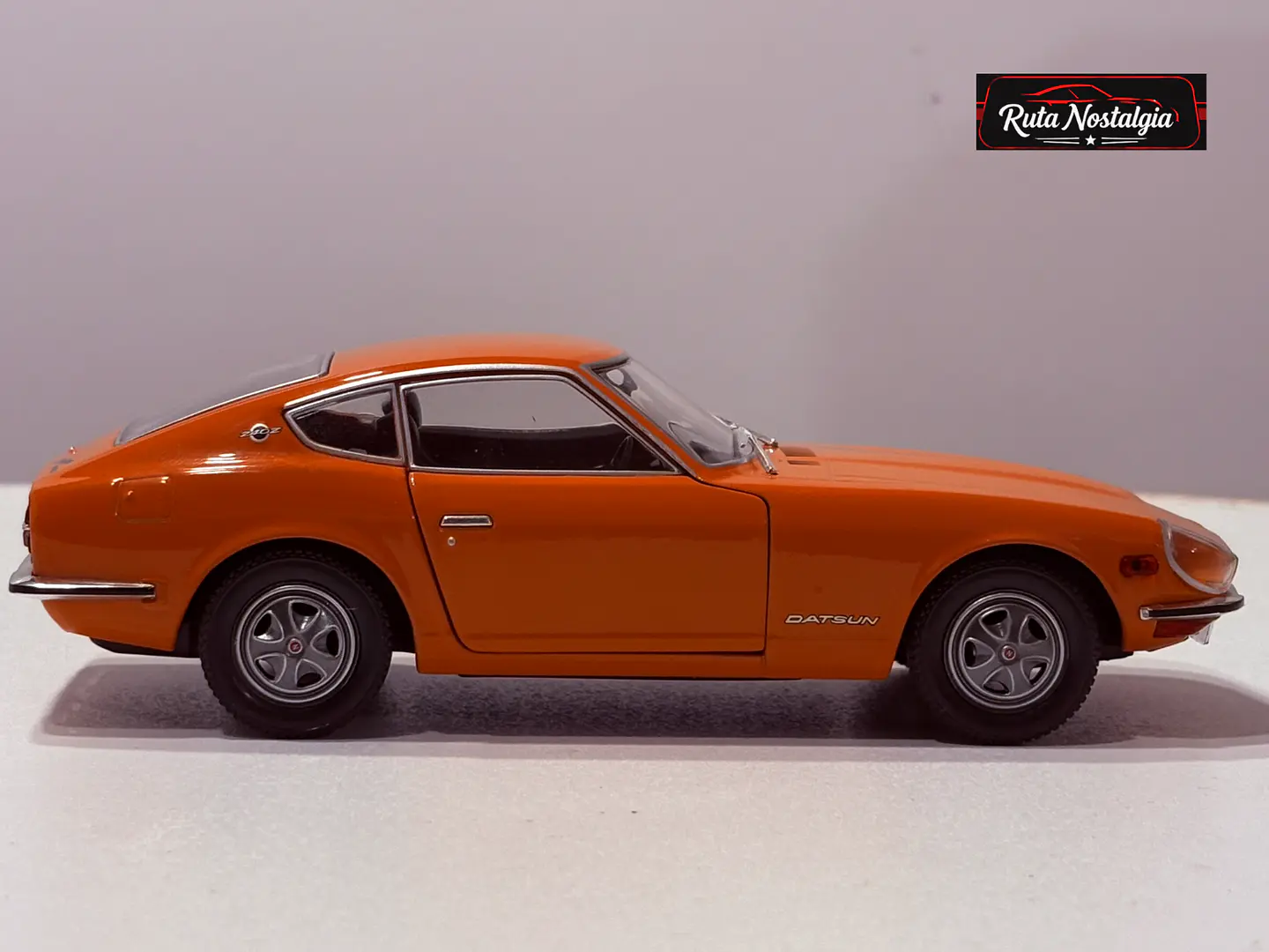 Datsun 240Z 1969 WhiteBox 1:24 Naranja | Fairlady Z RHD 9