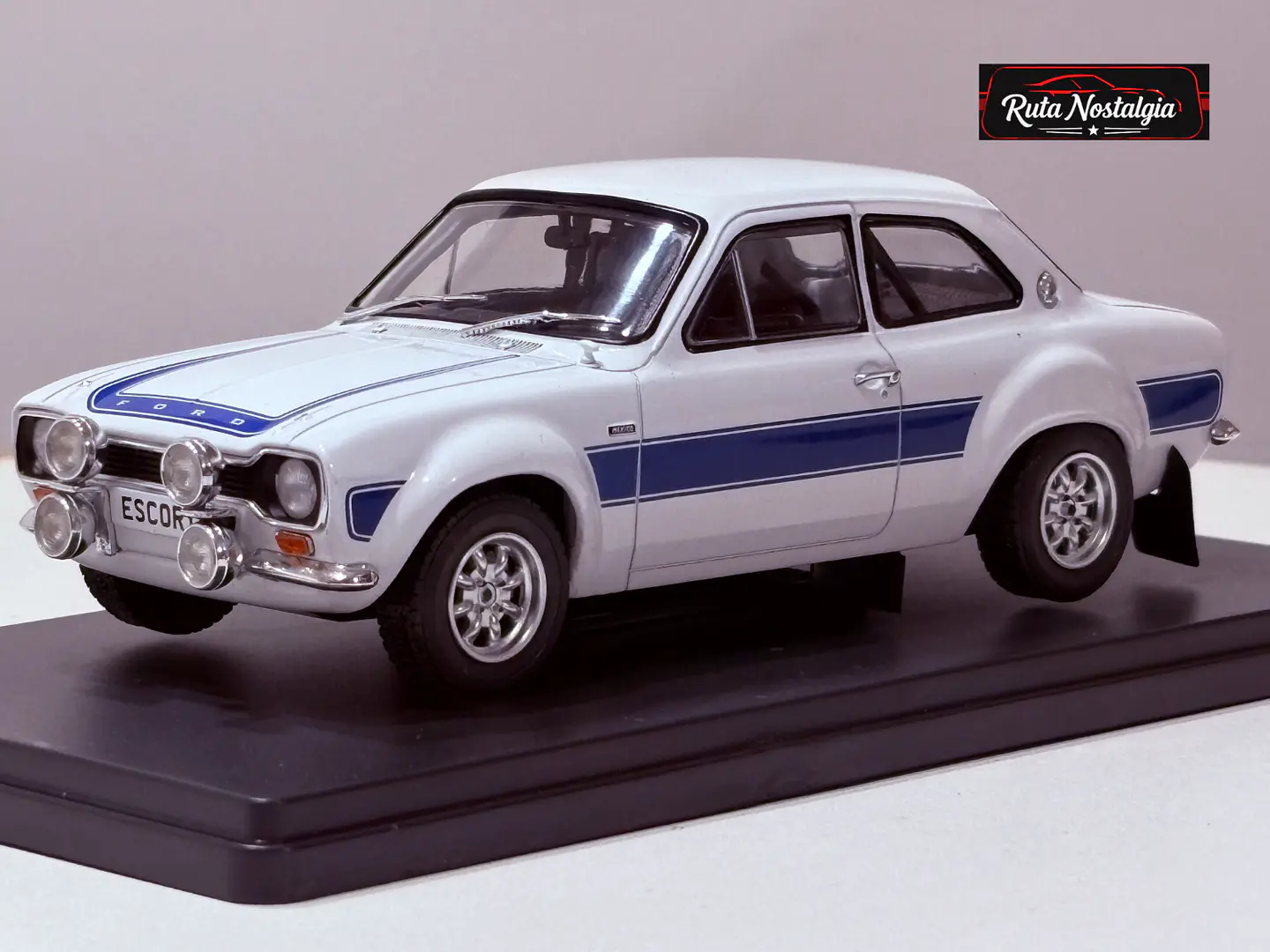 Ford Escort MK I RS 2000 1973 WhiteBox 1:24  3