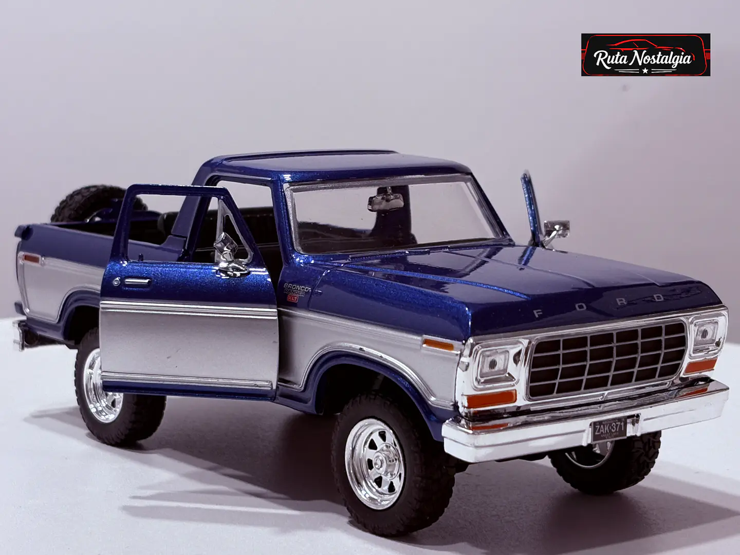 Ford Bronco Ranger XLT 1978 (Open Top) — Motormax 