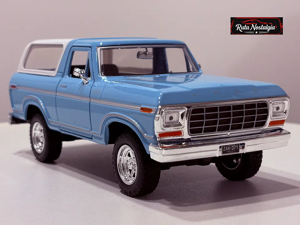 Ford Bronco Custom 1978 — Motormax 