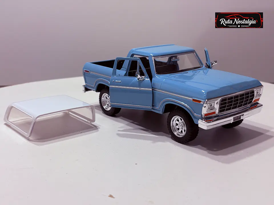 Ford Bronco Custom 1978 — Motormax 