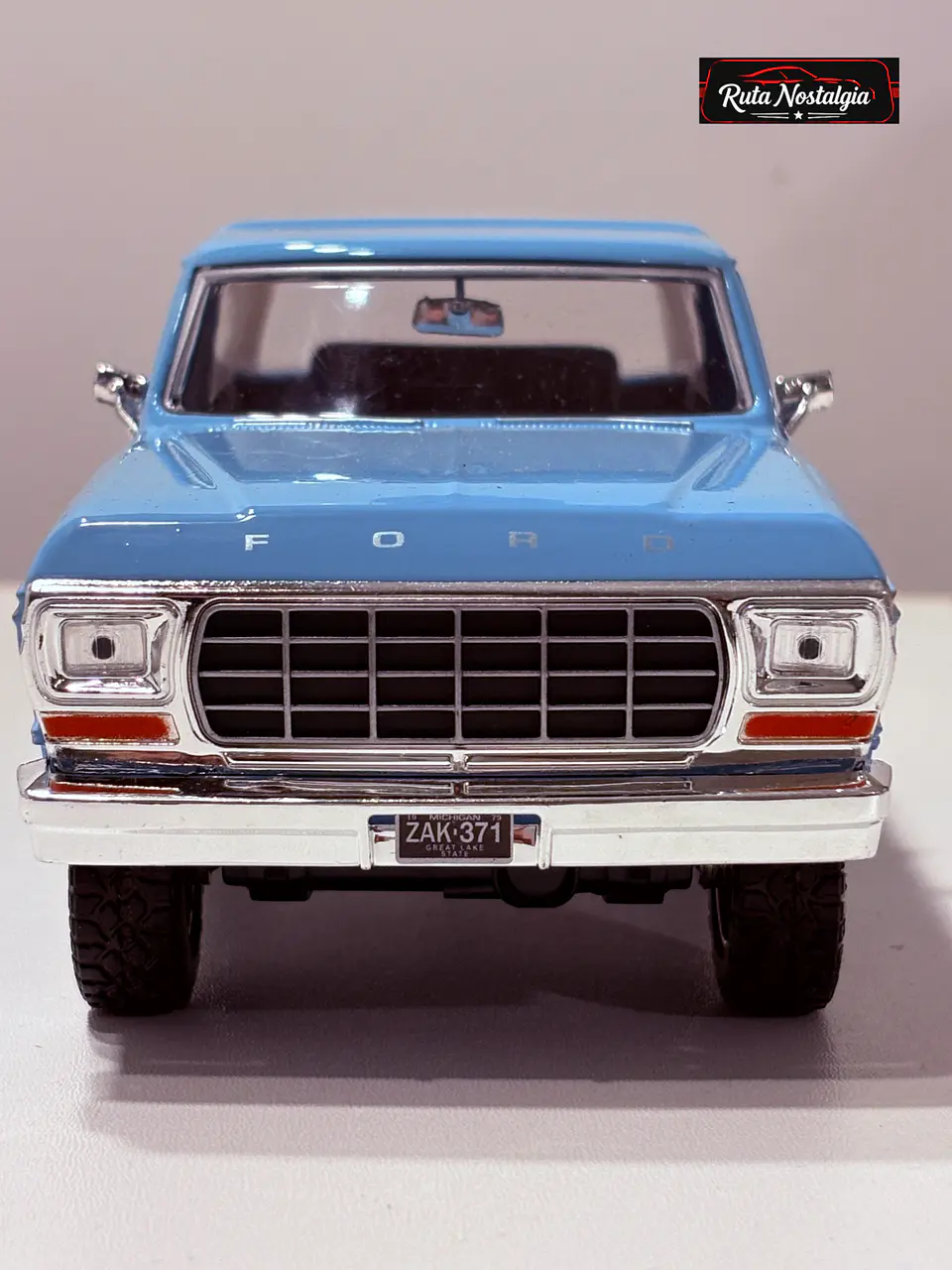 Ford Bronco Custom 1978 — Motormax 