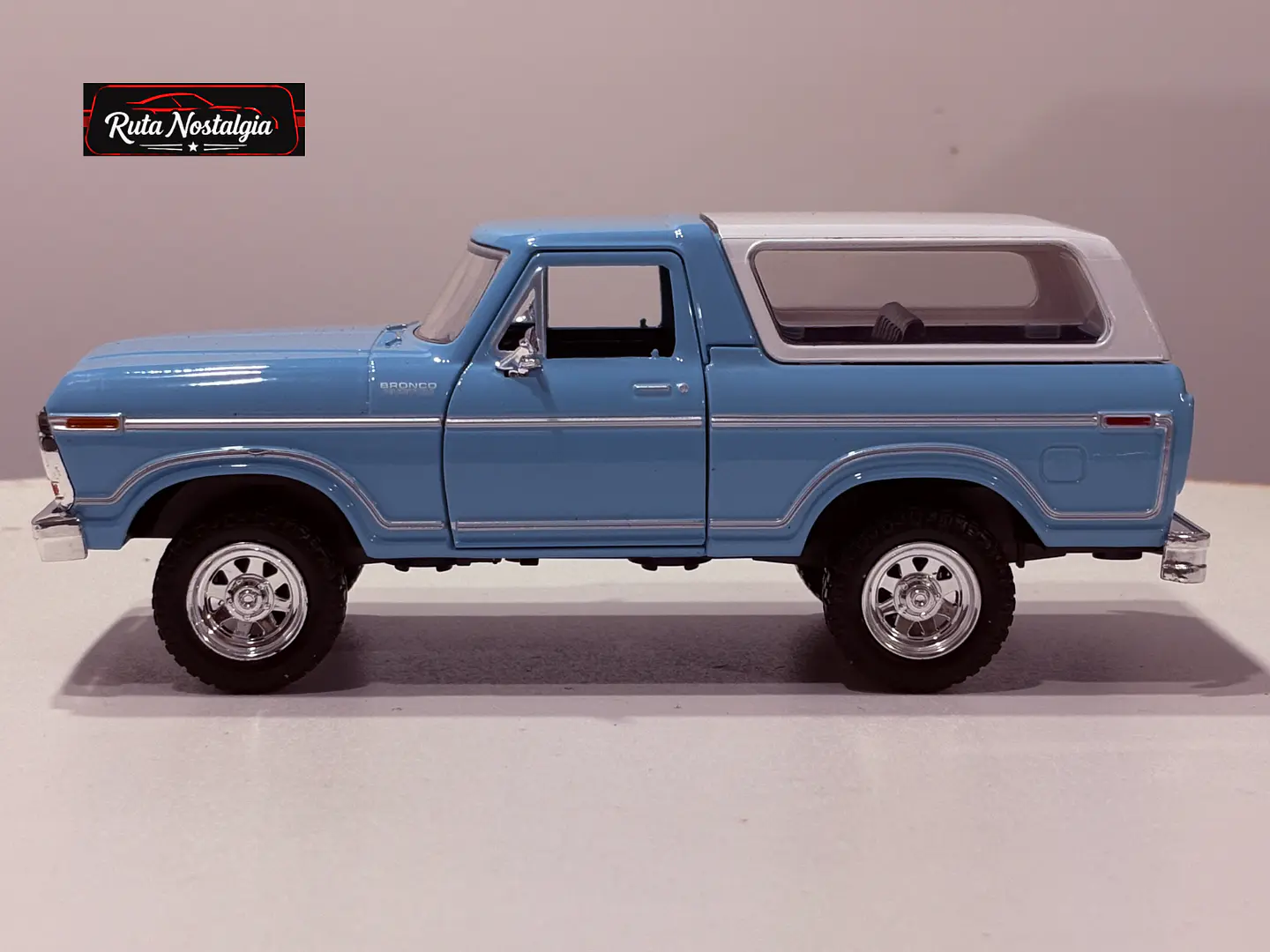 Ford Bronco Custom 1978 — Motormax 
