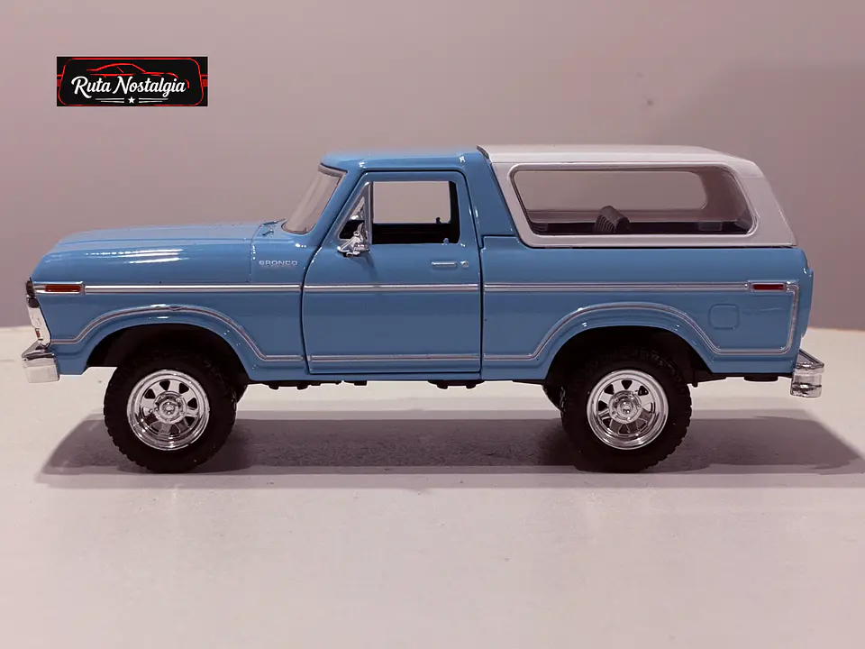 Ford Bronco Custom 1978 — Motormax 