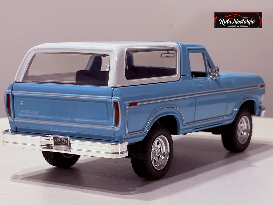 Ford Bronco Custom 1978 — Motormax 