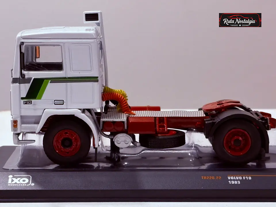 Volvo F10 1983 — IXO Models 1:43 | Blanco / Verde | Truck Cab premium de colección 7