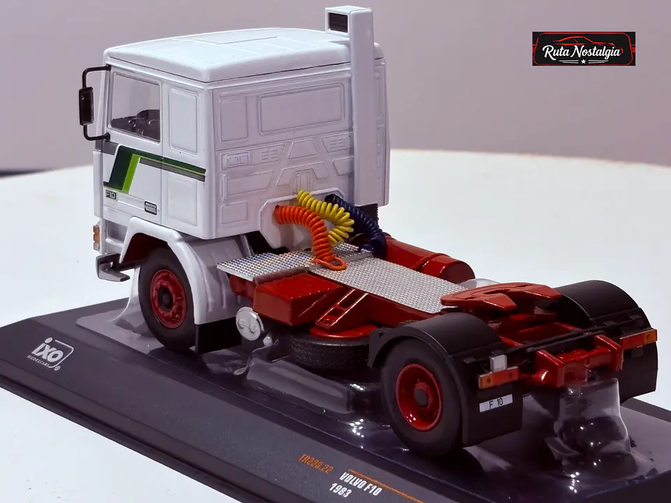Volvo F10 1983 — IXO Models 1:43 | Blanco / Verde | Truck Cab premium de colección 6