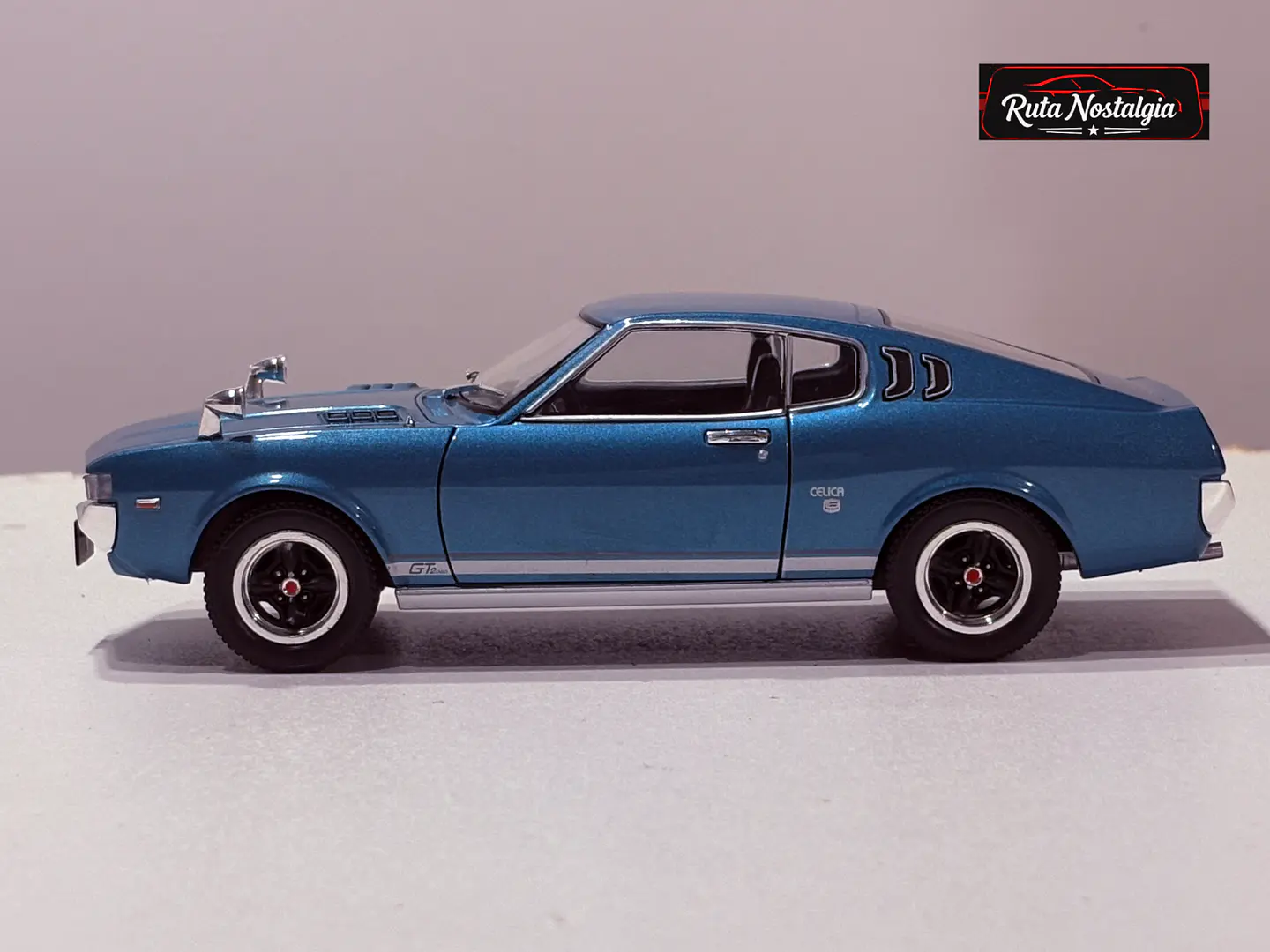 Toyota Celica LB 2000 GT 1973 — WhiteBox 1:24 | Türkis Metallic | JDM Pony Car de colección 7