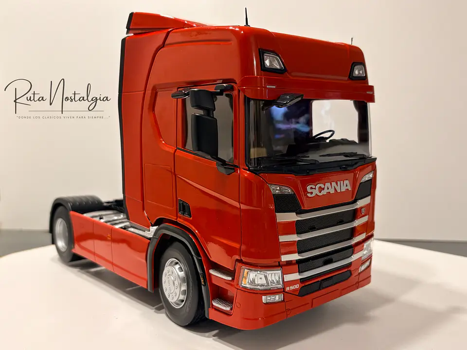 Camión a escala Scania R-Series Topline 2019 | 1:18 Premium ClassiXXs by IXO | Tractocamión Scania R500 de colección 15