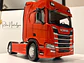 Camión a escala Scania R-Series Topline 2019 | 1:18 Premium ClassiXXs by IXO | Tractocamión Scania R500 de colección - Miniatura 25