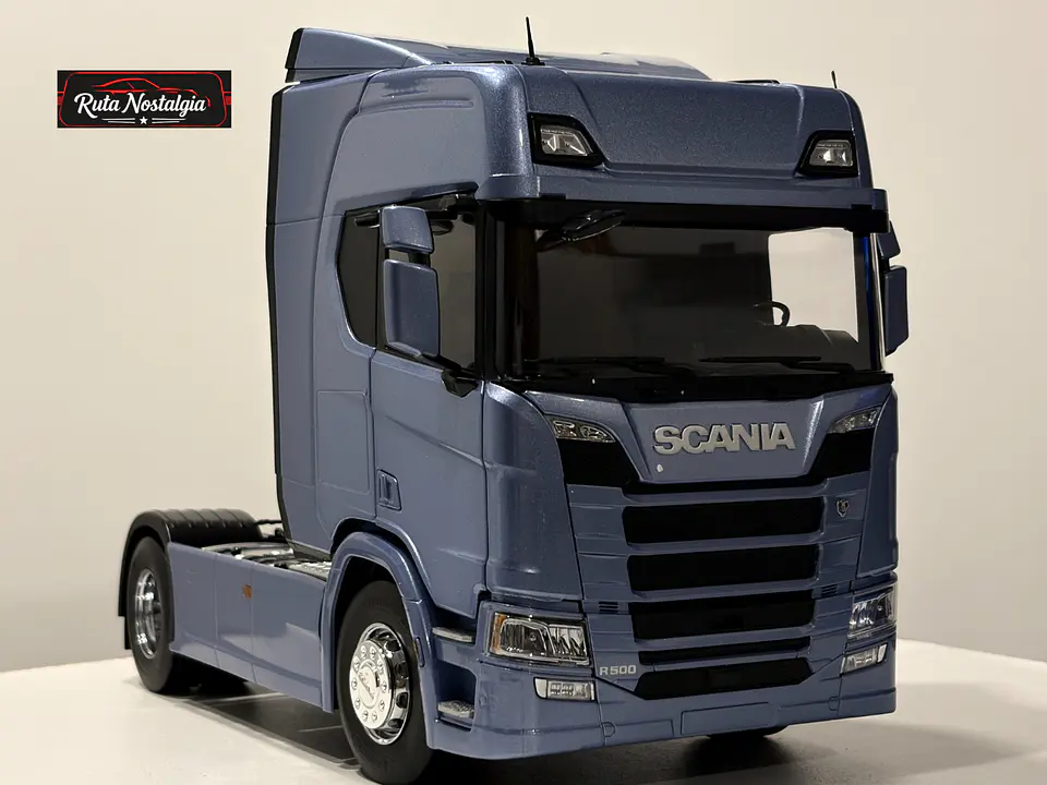 Camión a escala Scania R-Series Topline 2019 | 1:18 Premium ClassiXXs by IXO | Tractocamión Scania R500 de colección 14