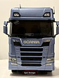 Camión a escala Scania R-Series Topline 2019 | 1:18 Premium ClassiXXs by IXO | Tractocamión Scania R500 de colección - Miniatura 6