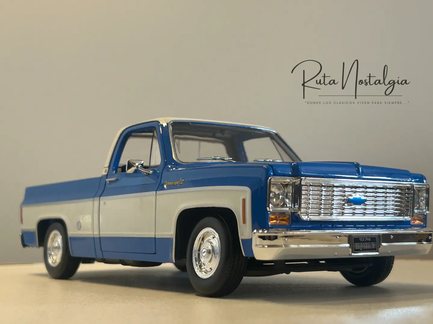 Camioneta a escala Chevrolet C10 Cheyenne Super 1974  – Maisto 1:18 Special Edition  15