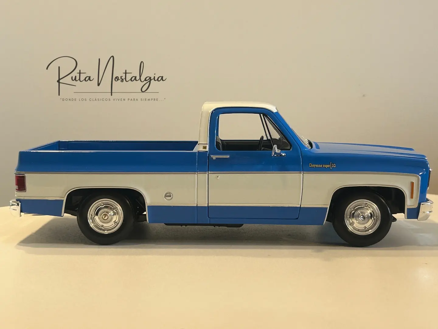 Camioneta a escala Chevrolet C10 Cheyenne Super 1974  – Maisto 1:18 Special Edition  16