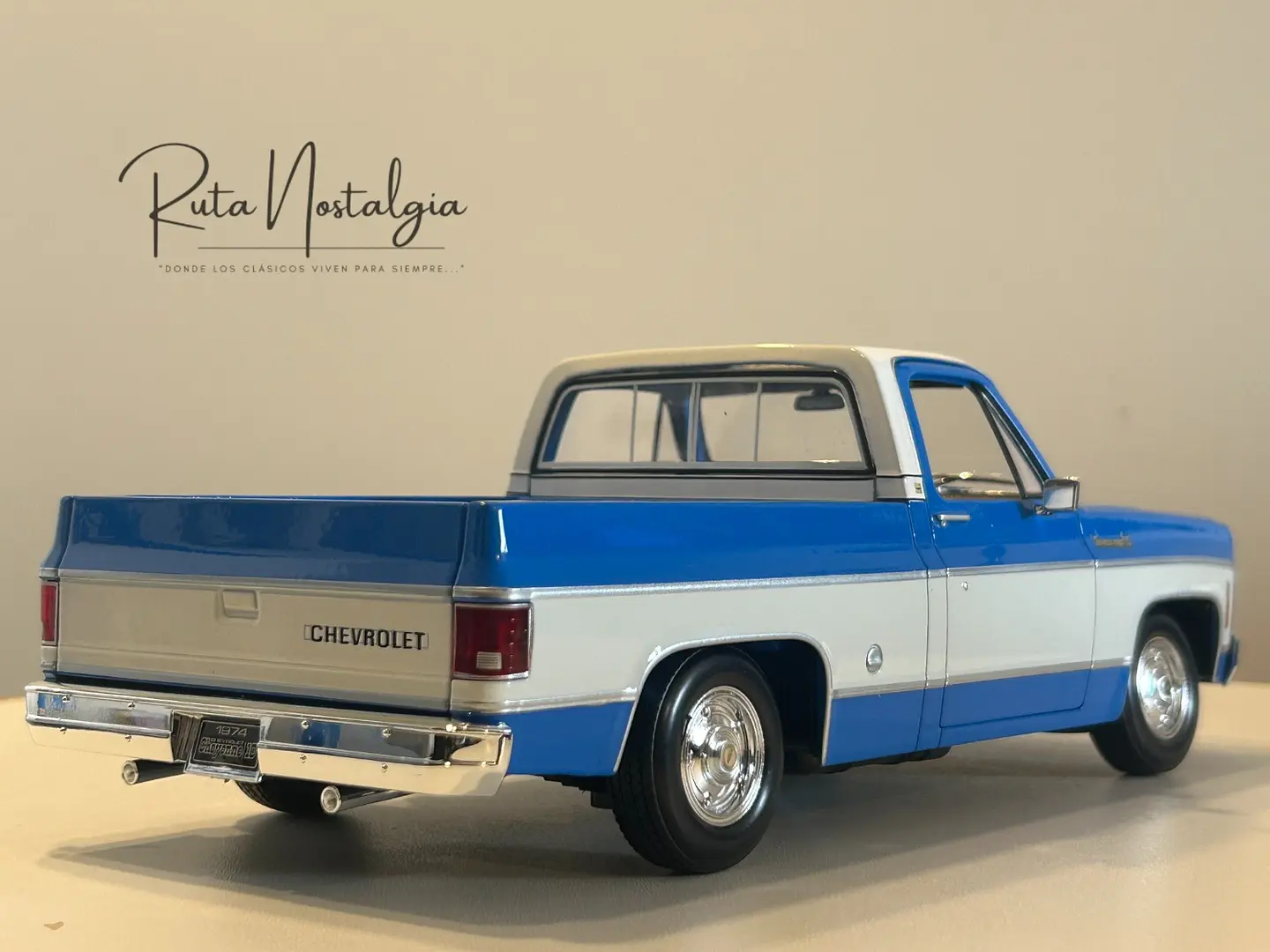 Camioneta a escala Chevrolet C10 Cheyenne Super 1974  – Maisto 1:18 Special Edition  17