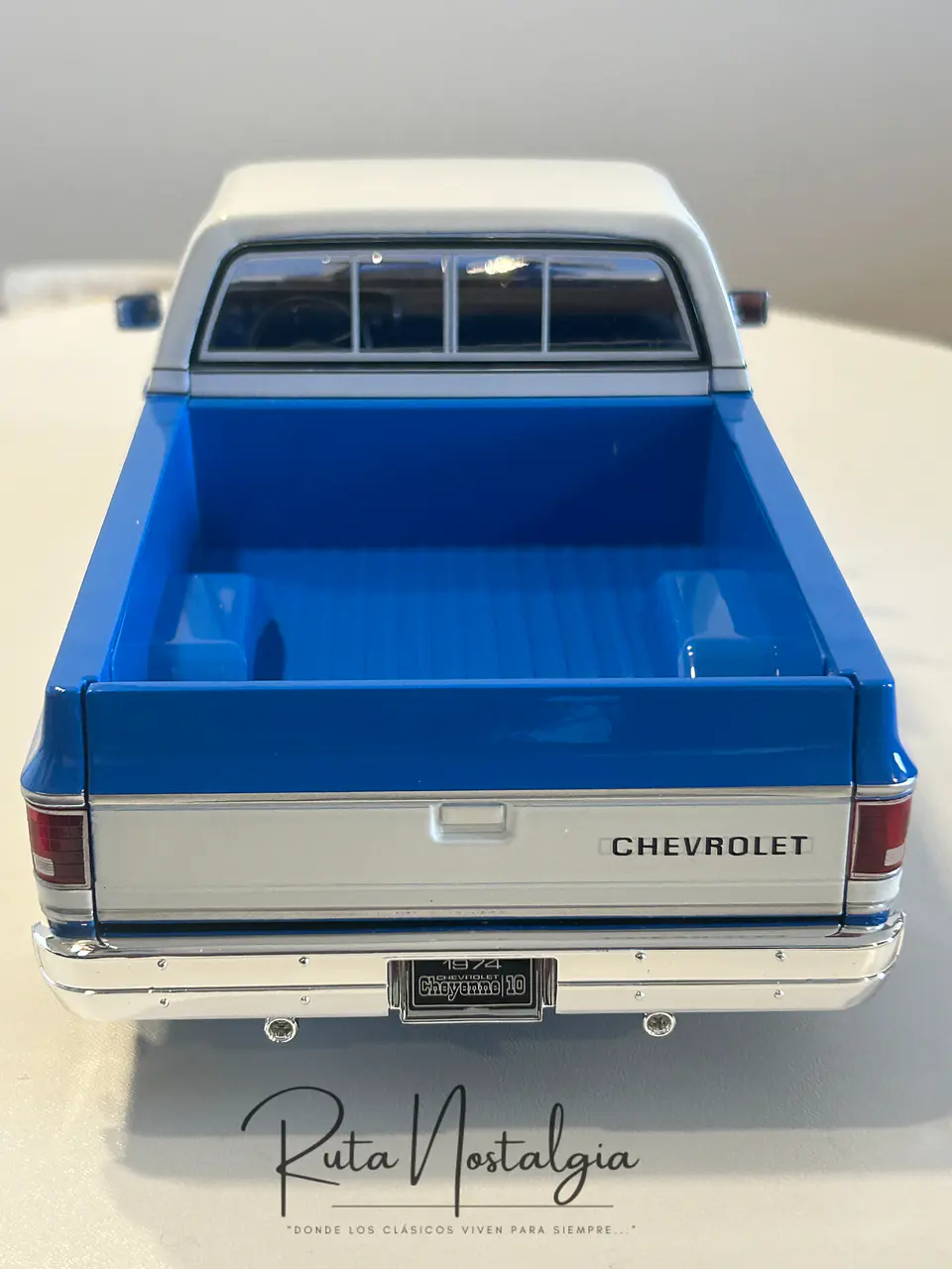 Camioneta a escala Chevrolet C10 Cheyenne Super 1974  – Maisto 1:18 Special Edition  18