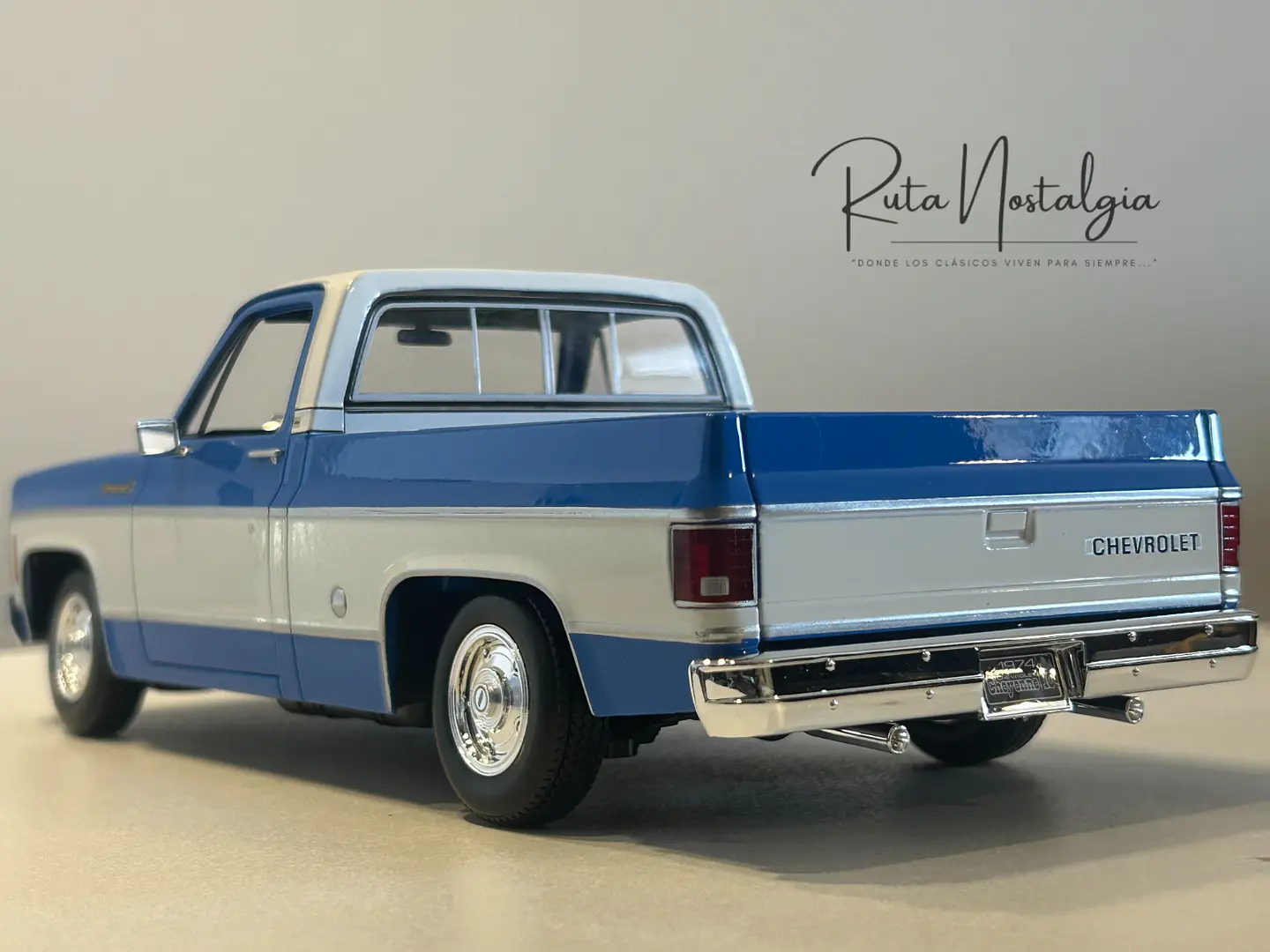 Camioneta a escala Chevrolet C10 Cheyenne Super 1974  – Maisto 1:18 Special Edition  19