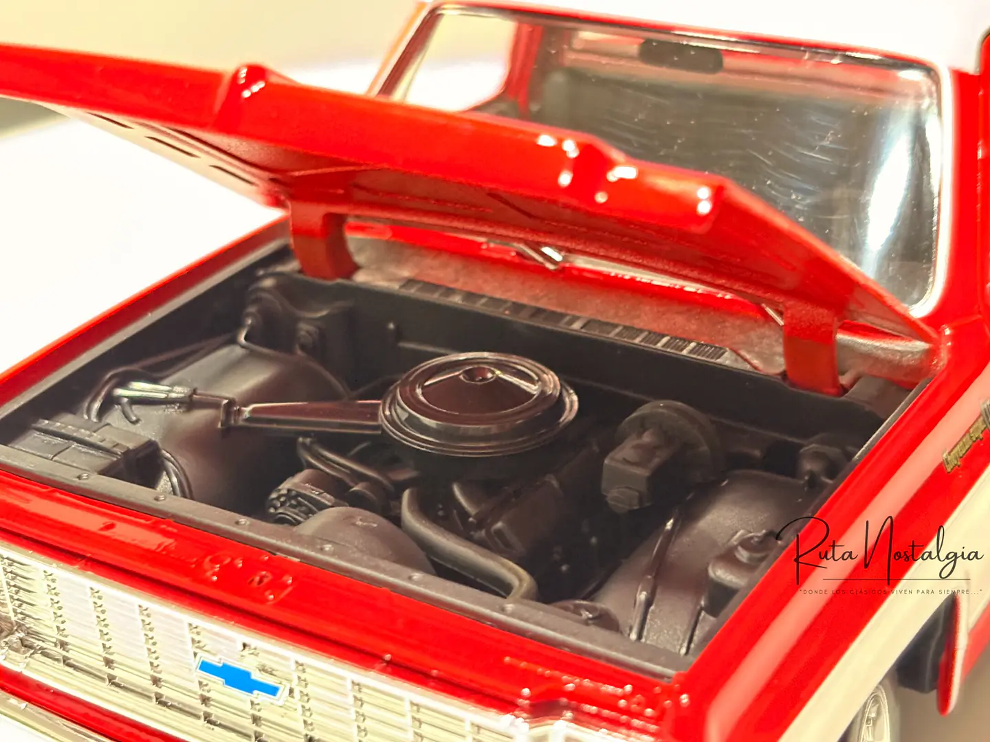 Camioneta a escala Chevrolet C10 Cheyenne Super 1974  – Maisto 1:18 Special Edition  3