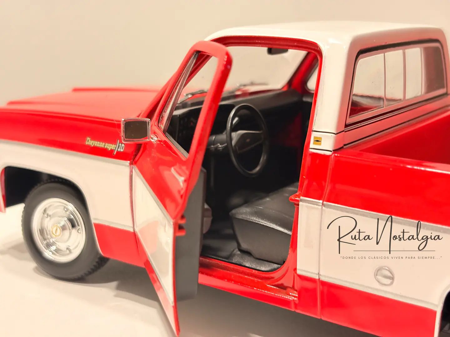 Camioneta a escala Chevrolet C10 Cheyenne Super 1974  – Maisto 1:18 Special Edition  4