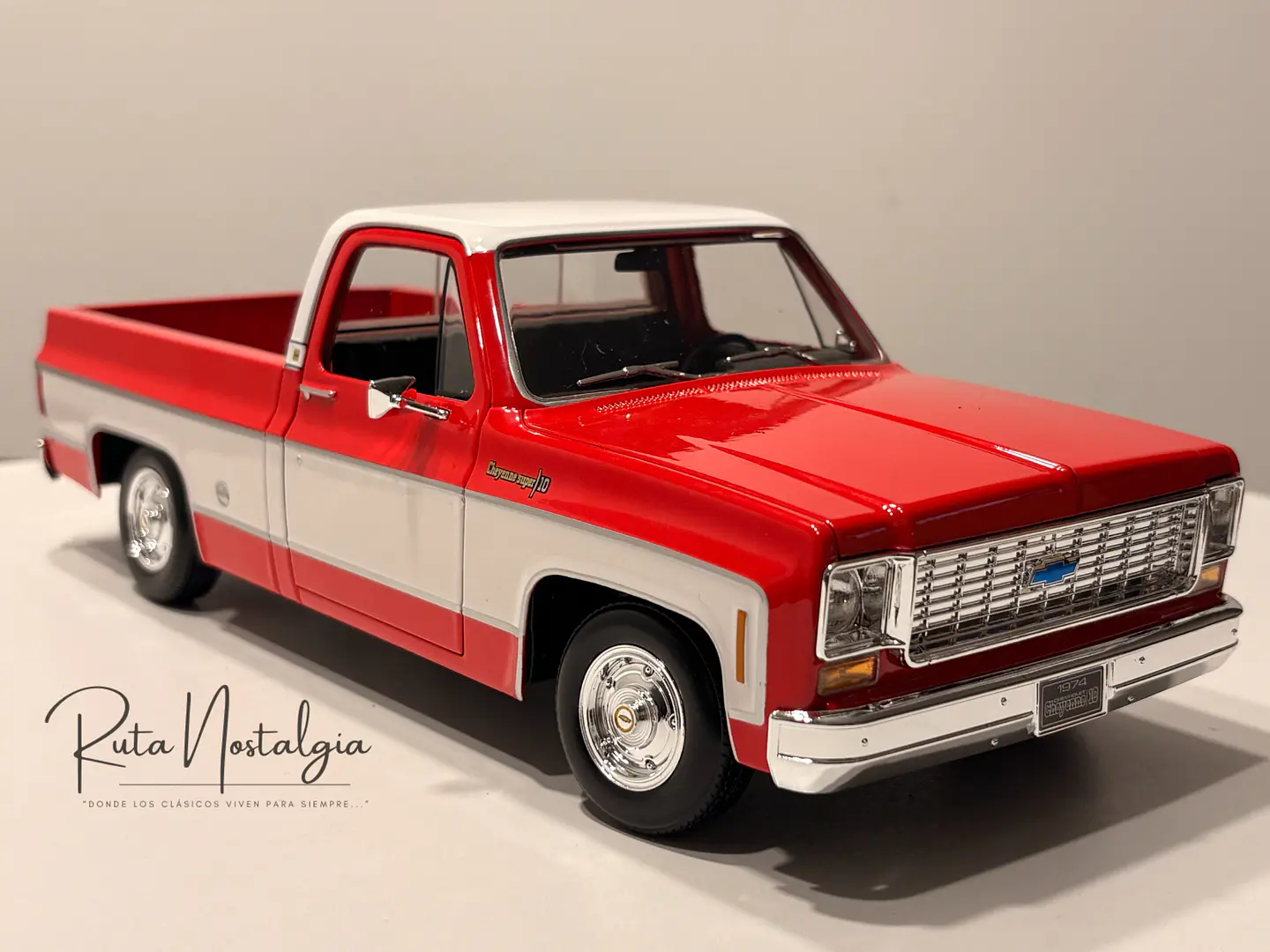 Camioneta a escala Chevrolet C10 Cheyenne Super 1974  – Maisto 1:18 Special Edition  5